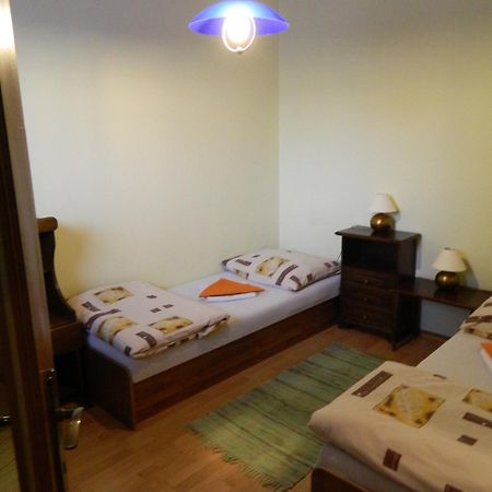 Hotel Slnecny Dvor Michalovce Habitación foto