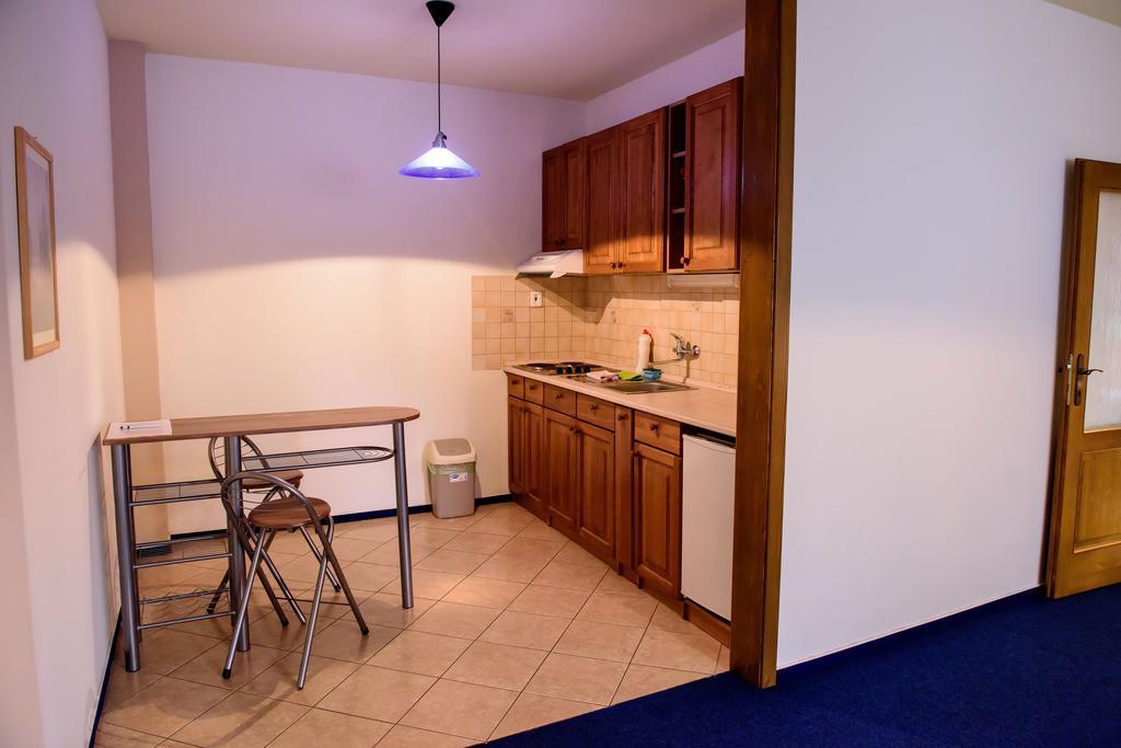 Hotel Slnecny Dvor Michalovce Habitación foto