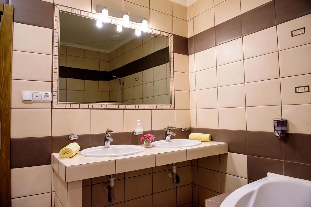 Hotel Slnecny Dvor Michalovce Habitación foto