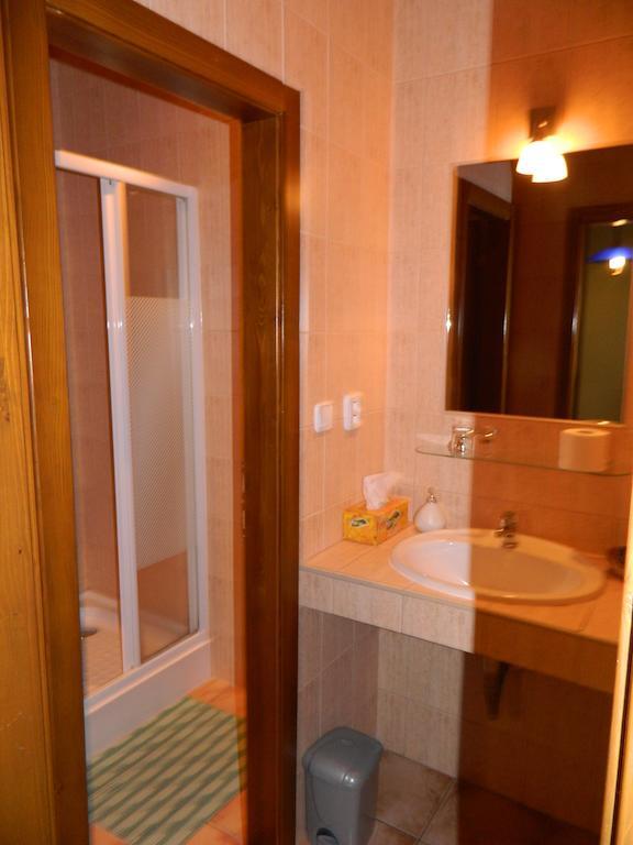 Hotel Slnecny Dvor Michalovce Habitación foto