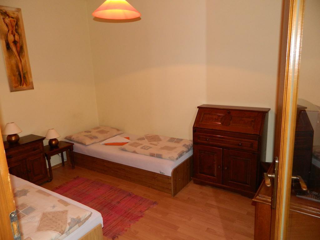 Hotel Slnecny Dvor Michalovce Habitación foto