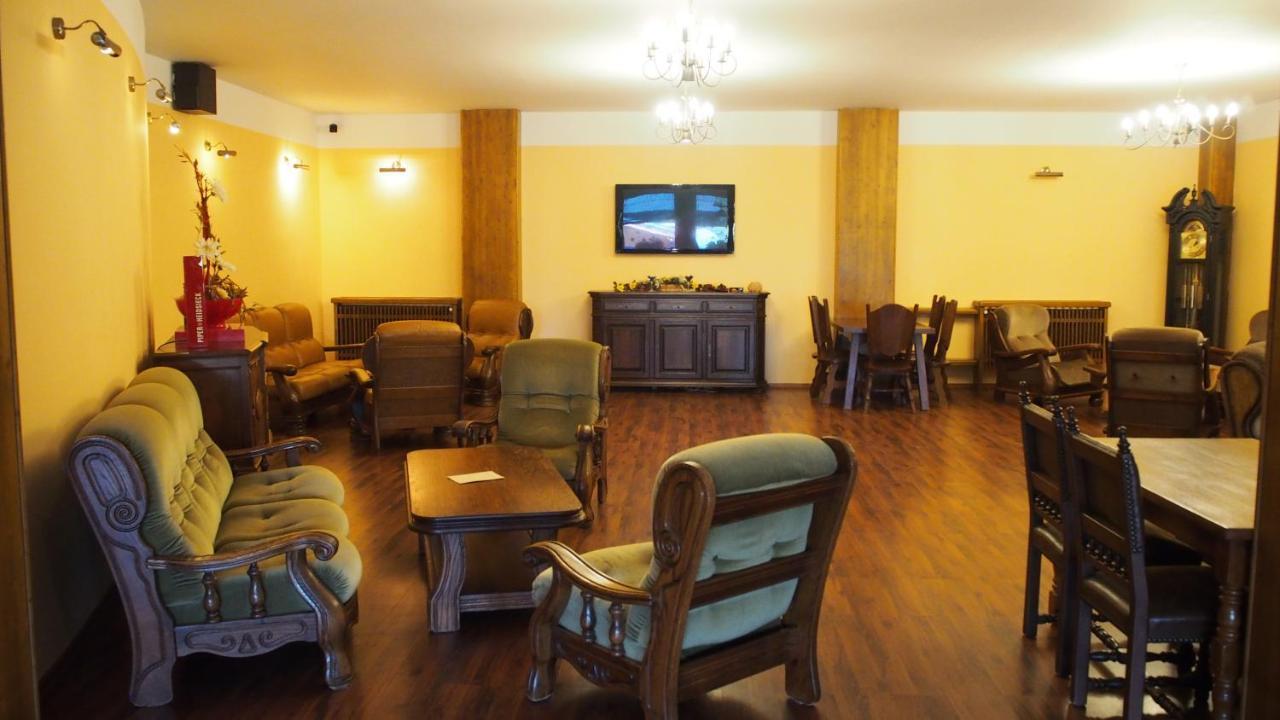 Hotel Slnecny Dvor Michalovce Exterior foto